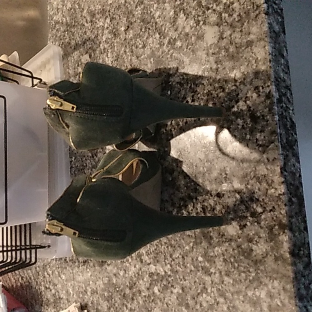 Shoes - Picture 4 of 4
